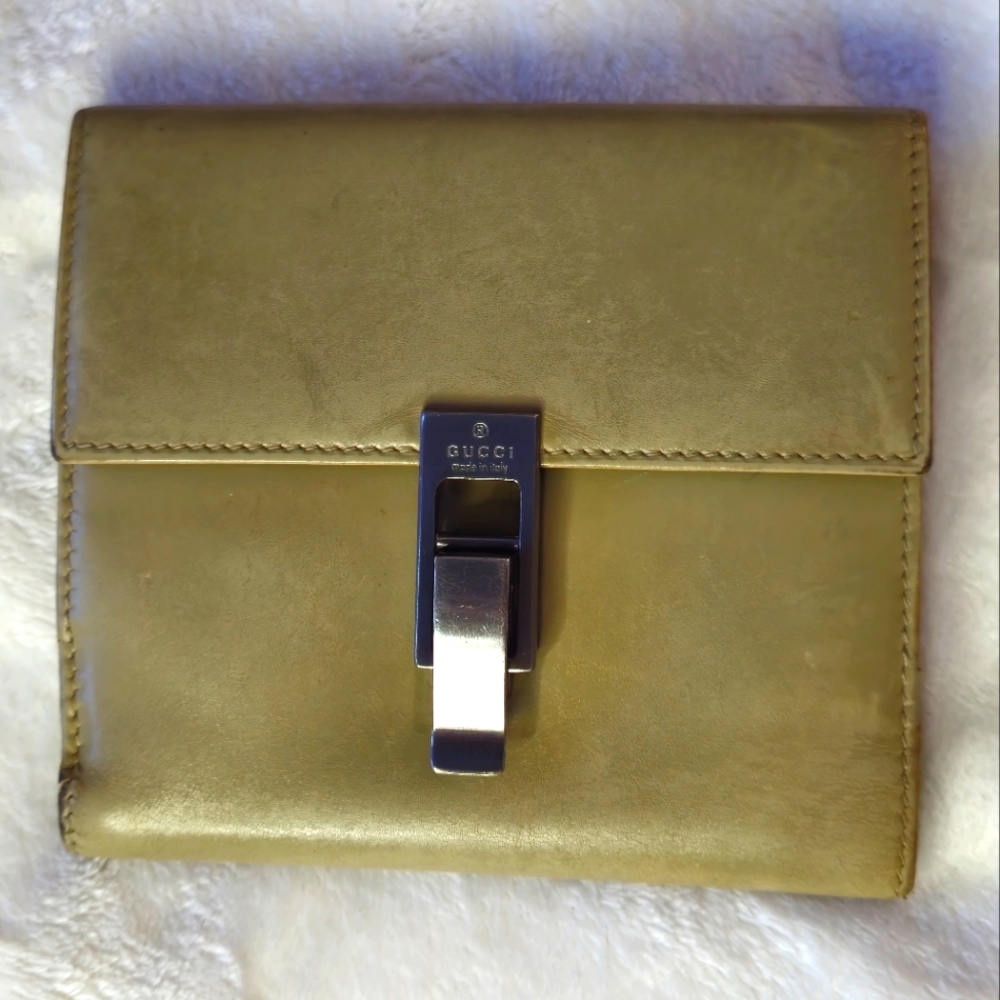Gucci Beige Leather Wallet With Latch Lock
